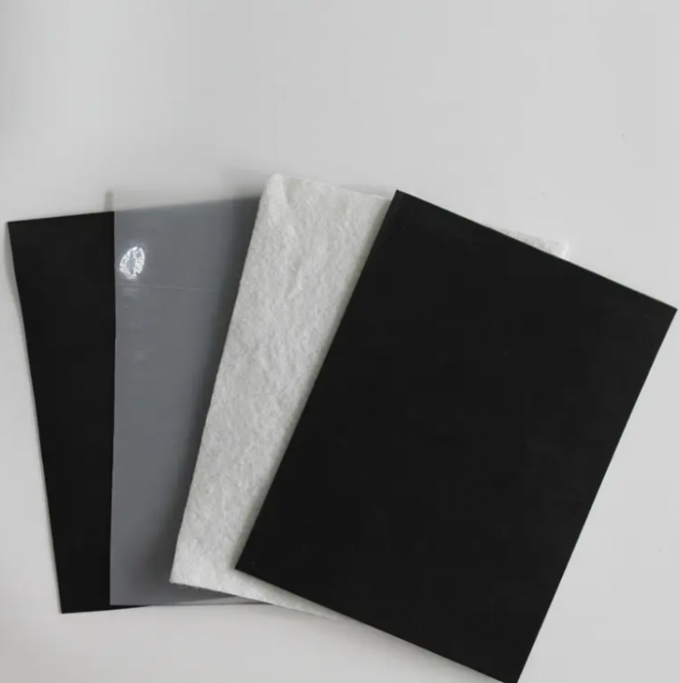 Longueur Exigence du client Geomembrane HDPE imperméable à l'eau pour étang de pisciculture 0