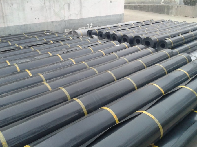 Longueur Exigence du client Geomembrane HDPE imperméable à l'eau pour étang de pisciculture 11
