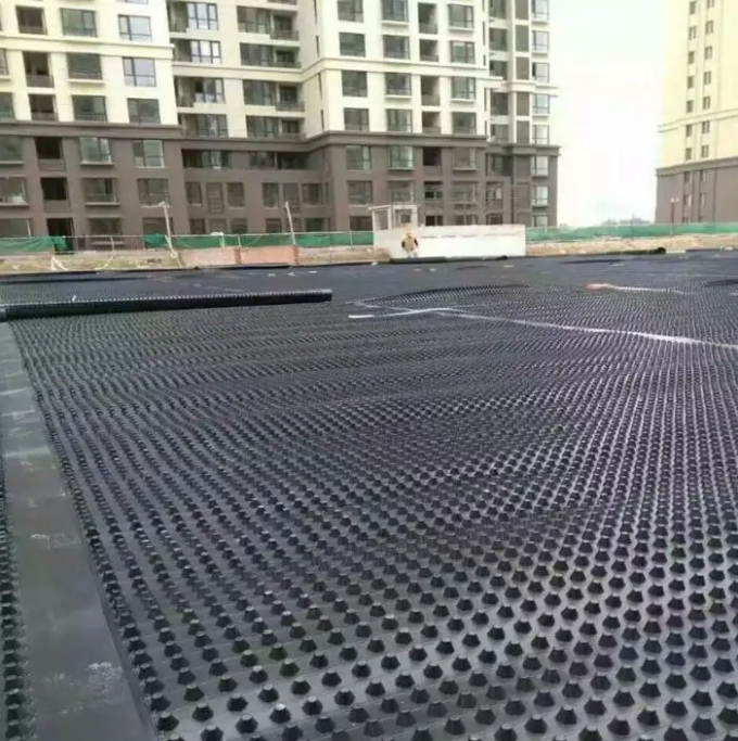 Tableau de drainage en PEHD imperméable aux gouttelettes et à membrane pour le toit vert 5