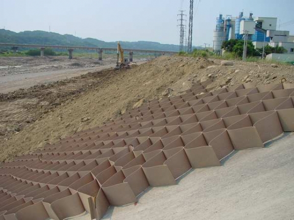Stabilisateurs de gravier en géocellulés HDPE pour le renforcement des murs de soutènement et la protection des pentes 6
