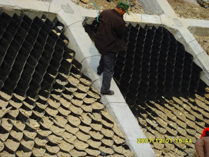 Stabilisateurs de gravier en géocellulés HDPE pour le renforcement des murs de soutènement et la protection des pentes 8