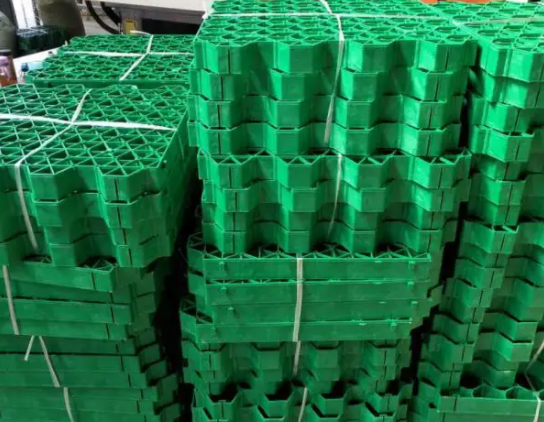 Stabilisation de la circulation des véhicules et des piétons grâce au paysage de base de la grille en plastique 10