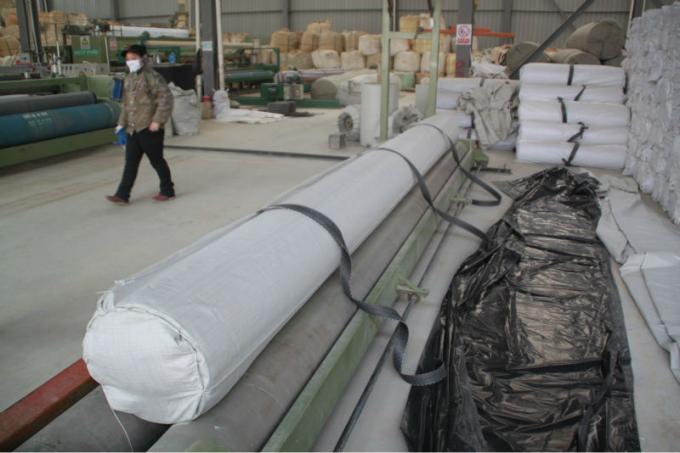 Liner en argile géosynthétique à haute résistance à la traction avec tapis de membrane de bentonite imperméable 11